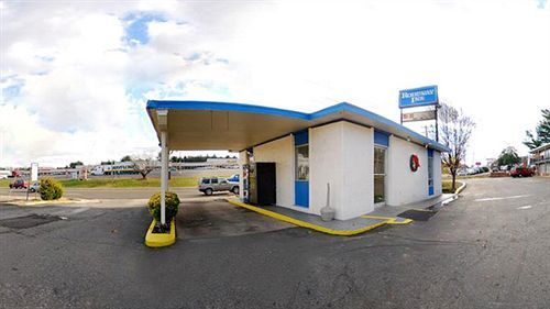Rodeway Inn Удбридж Екстериор снимка