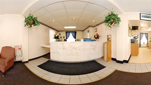 Rodeway Inn Удбридж Екстериор снимка